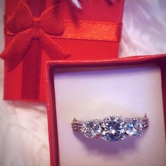 SALE !! Engagement/Fashion Ring NWOT - Picture 1 of 11